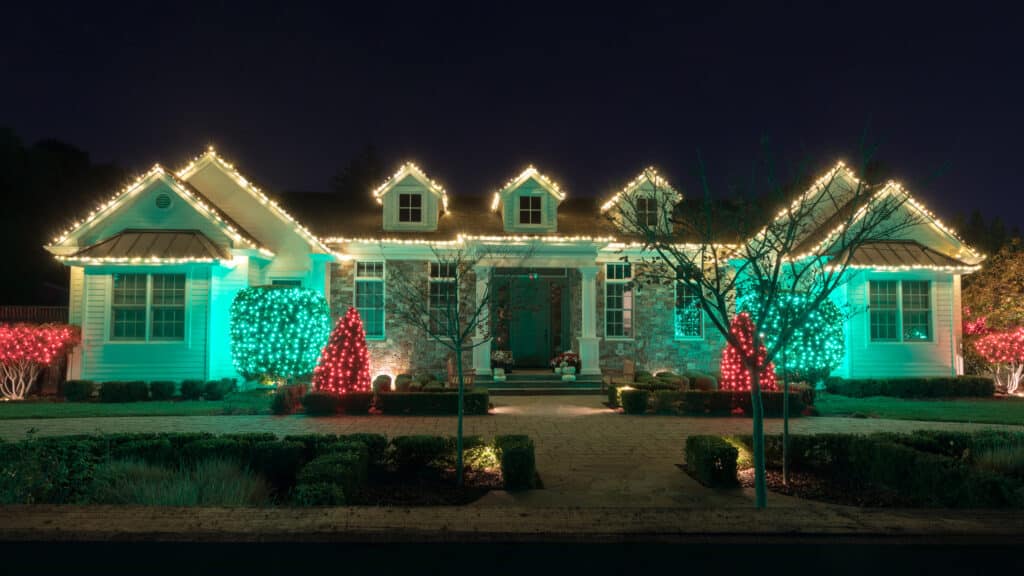 2024 Guide: Safe Holiday Lighting Setup